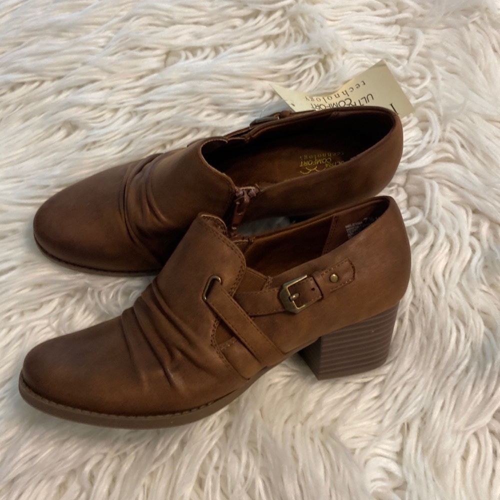 Kim Rogers Ultra Comfort Technology size 7 1/2M brand new with tag